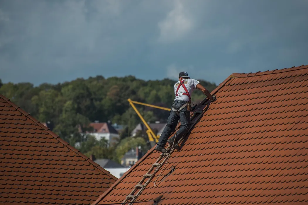 Narzędzia dekarskie a efektywność pracy: Jakie rozwiązania wybrać?