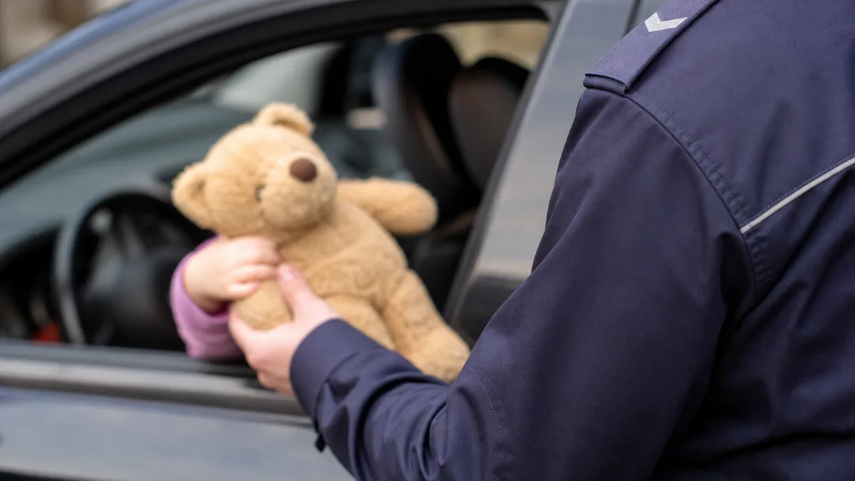 Dziecko w aucie bez fotelika - Ostrołęcka policja wyjaśnia wyjątki
