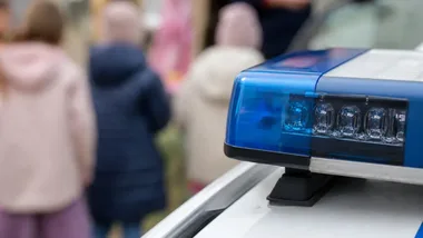 Nieznajomy proponuje wejście do auta. Policjanci uczyli dzieci reakcji
