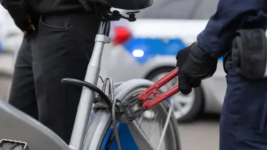 Kradzież roweru w kilka chwil. Policja z Ostrołęki ostrzega przed stratą