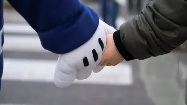 Pierwszoklasiści ćwiczyli przejście przez jezdnię. Policjanci z Łysych pokazali zasady
