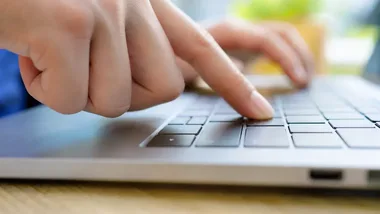 Usunięty wpis nie znika - policja w Ostrołęce ostrzega młodzież