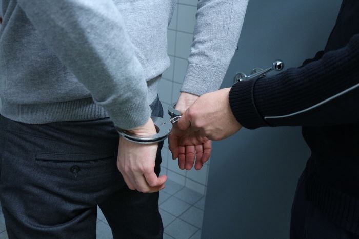 Policja Ostrołęka: Poszukiwany listem gończym zatrzymany przez kryminalnych