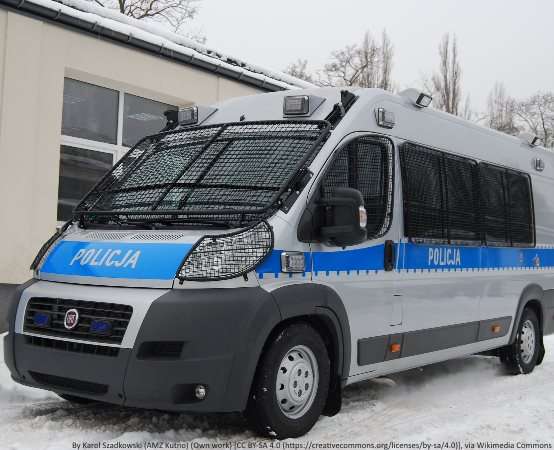 Oszust podający się za policjanta próbował wyłudzić 100 tys. zł w Troszynie