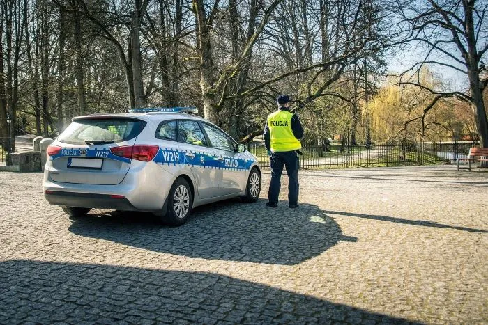 Mieszkańcy Ostrołęki pomogli zatrzymać pijanego złodzieja auta