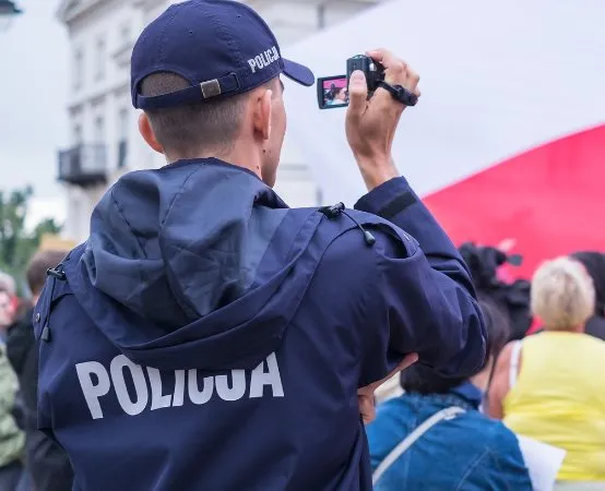 KMP w Ostrołęce: Policjanci edukują i dbają o bezpieczeństwo najmłodszych