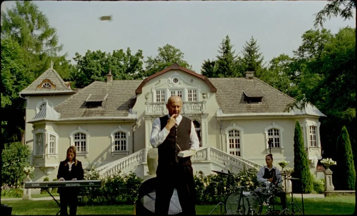 Grafika promocyjna wydarzenia DKF Rejs: „Człowiek do wszystkiego” — pokaz specjalny z twórcami