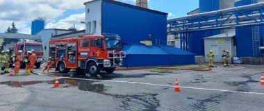 Amoniak i pożar dwóch hal w Baranowie - strażacy sprawdzili każdy krok ewakuacji