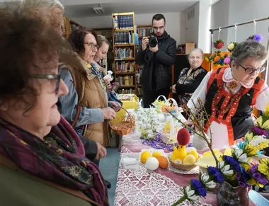 Biblioteka w Ostrołęce zagrała przed Wielkanocą smakami i rękodziełem