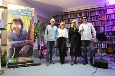 Koncert Piotra Grzyba w Czytelni MBP - Dzień Kobiet, który zaczął się jak w kawiarni