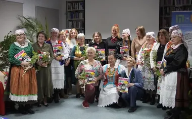 Kurpianki opowiadają o sobie przez strój. W Ostrołęce pokazano nową książkę
