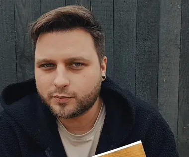 Artur Chrostowski wraca do Ostrołęki z książką o relacjach i szukaniu siebie