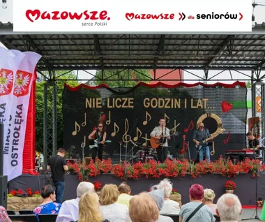 Seniorzy przejęli Plac Wolności. W Ostrołęce ruszyła wielka potańcówka
