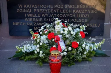 Ostrołęka zatrzymała się na chwilę pamięci przy rocznicy katastrofy smoleńskiej