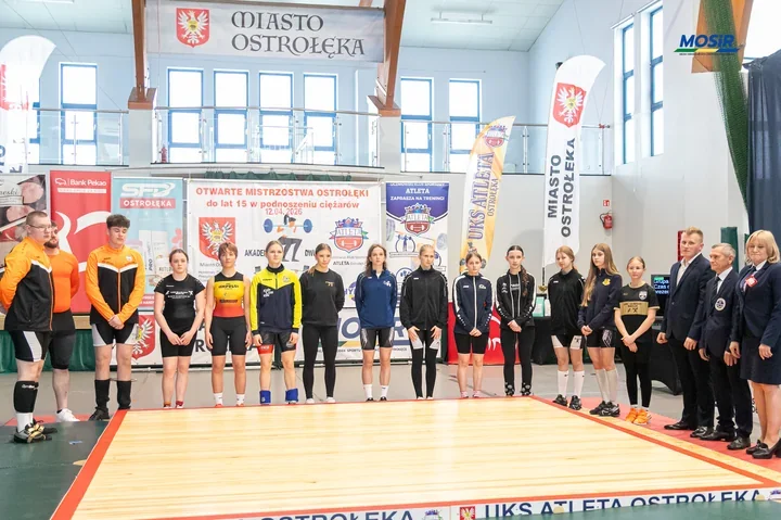 Młodzi ciężarowcy pokazali moc w Ostrołęce podczas mistrzostw do lat 15