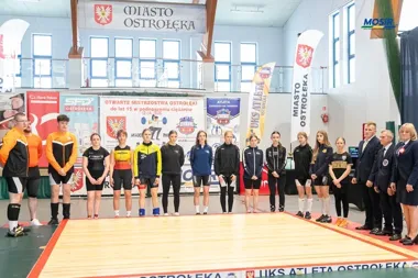 Młodzi ciężarowcy pokazali moc w Ostrołęce podczas mistrzostw do lat 15