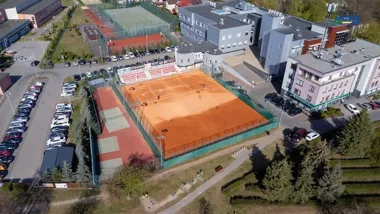 Ceglane korty wracają do gry. MOSiR otwiera sezon w Ostrołęce