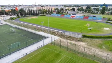 Tenis, piłka nożna i siatkówka plażowa. Nadchodzący weekend na sportowo w Ostrołęce