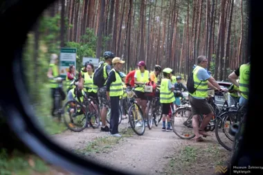 Rowerem przez Kurpiowszczyznę i pamięć - ruszają zapisy na rajd „Lasa”