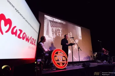 Poezja i muzyka dla mam - wieczór w muzeum zagrał na czułej strunie