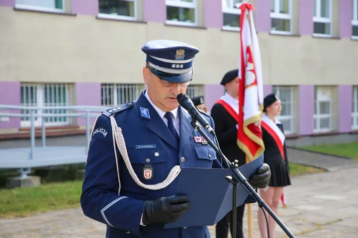 102 uczniów w klasach mundurowych w Ostrołęce. Policja będzie ich szkolić