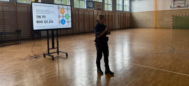 Hejt w sieci i poza nią. Policjanci z Ostrołęki rozmawiali z uczniami