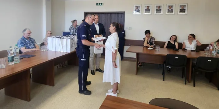 W ciemnych piwnicach szkoły kursantki zdały egzamin z samoobrony