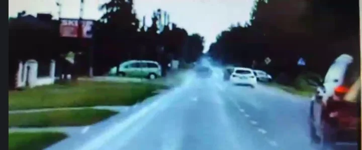 121 km/h w zabudowanym i wyprzedzanie na pasach - kierowca stracił prawo jazdy