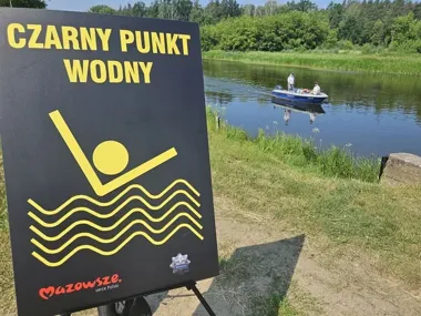 Policjanci patrolują akweny w Ostrołęce - szczególna uwaga na plaże