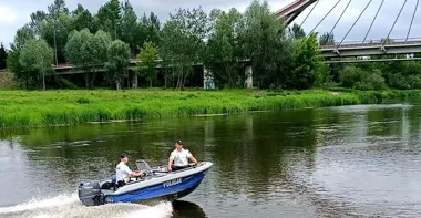 Skuter wodny na Narwi. Sternik nie miał uprawnień, dostał mandat