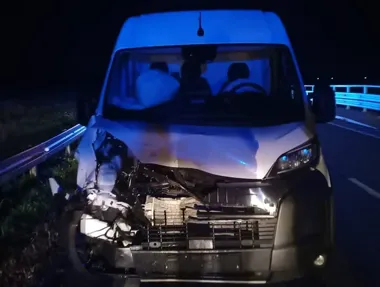 Auto automatycznie wezwało pomoc po zderzeniu z jeleniem w Surowem