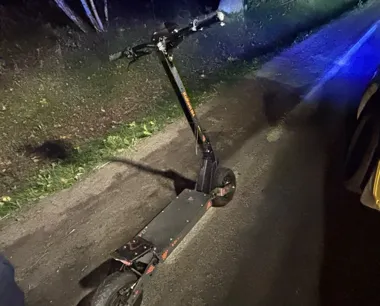 14-latka straciła panowanie na hulajnodze. Uderzyła głową w asfalt