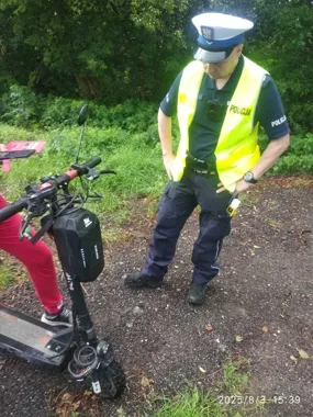 Dwie 14-latki w szpitalu po wypadku hulajnogi. Jechały bez kasków
