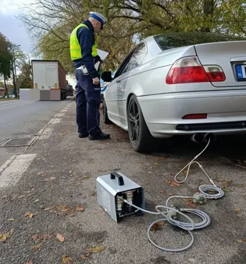 Pięć dowodów rejestracyjnych zatrzymanych w Ostrołęce. Kontrole objęły szyby i spaliny