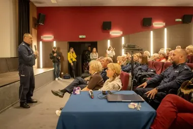 Jedna prośba powinna przerwać rozmowę. Policja ostrzegła seniorów w Ostrołęce