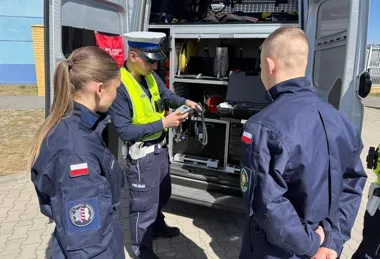 Radiowóz i gabinet komendanta - uczniowie w Ostrołęce zobaczyli służbę od środka