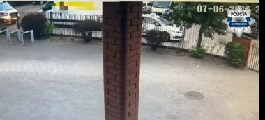 Jedno cofnięcie busa na Sucharskiego zostawiło uszkodzoną Toyotę