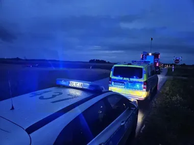 Wypadek na przejeździe i czołowe zderzenie. Zginął 44-letni kierowca