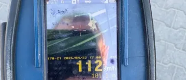 112 km/h na ograniczeniu do 50 - kierowca volkswagena stracił prawo jazdy