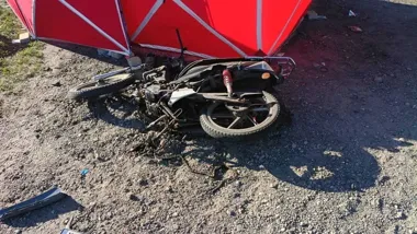 Skręt w lewo skończył się śmiercią - motorowerzysta zginął na miejscu