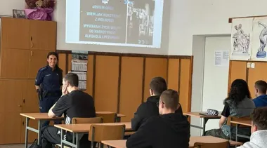 W Ostrołęce policjantka ostrzegła uczniów przed błędami, które słono kosztują