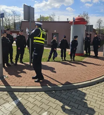 Uczniowie z Ostrołęki zobaczyli, jak naprawdę szkoli się policjantów