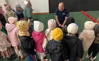 Przedszkolaki zobaczyły policyjną strzelnicę - w Ostrołęce padła ważna lekcja