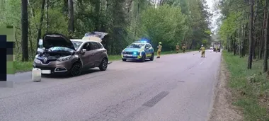 Sekunda na łuku drogi zakończyła się zderzeniem osobówki z ciężarówką