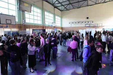 W Kadzidle uczniowie szukali pomysłu na siebie wśród szkół i firm