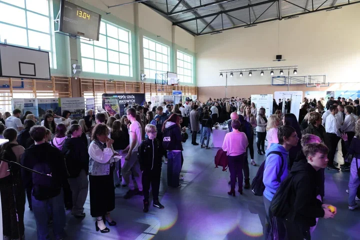 W Kadzidle uczniowie szukali pomysłu na siebie wśród szkół i firm